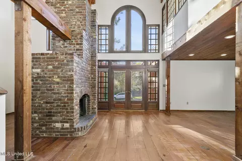 Living - 1402 Hazel St, Jackson, MS 39202 photo 2 of 6