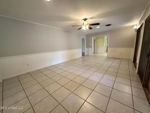 Living - 338 Rollingwood Dr, Jackson, MS 39211 photo 8 of 11