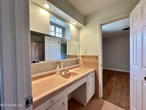 Bath - 338 Rollingwood Dr, Jackson, MS 39211 photo 7 of 7