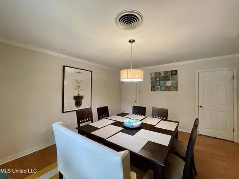 Dining - 338 Rollingwood Dr, Jackson, MS 39211 photo 2 of 3