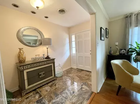 Entry Way - 338 Rollingwood Dr, Jackson, MS 39211 photo 3 of 3