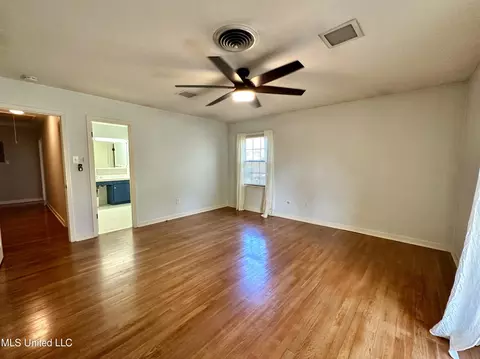 Bedroom - 338 Rollingwood Dr, Jackson, MS 39211 photo 2 of 8