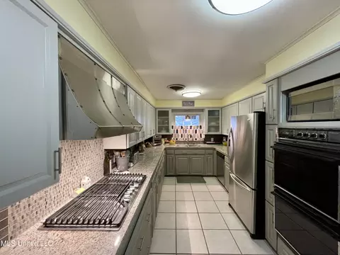 Kitchen - 338 Rollingwood Dr, Jackson, MS 39211 photo 5 of 9