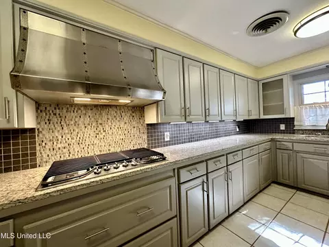 Kitchen - 338 Rollingwood Dr, Jackson, MS 39211 photo 6 of 9