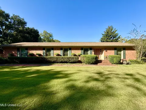 338 Rollingwood Dr, Jackson, MS 39211