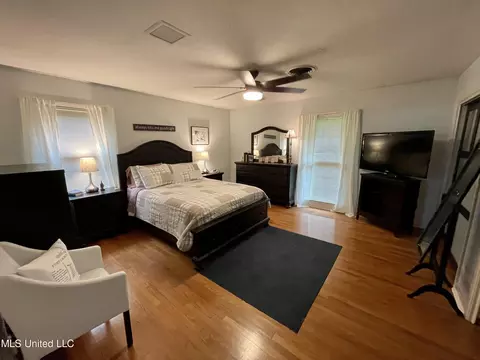 Bedroom - 338 Rollingwood Dr, Jackson, MS 39211 photo 1 of 8