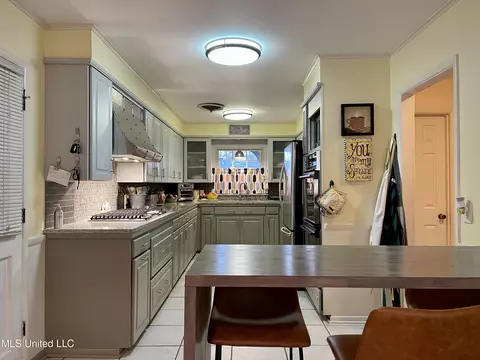 Kitchen - 338 Rollingwood Dr, Jackson, MS 39211 photo 4 of 9