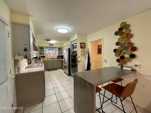 Kitchen - 338 Rollingwood Dr, Jackson, MS 39211 photo 3 of 9