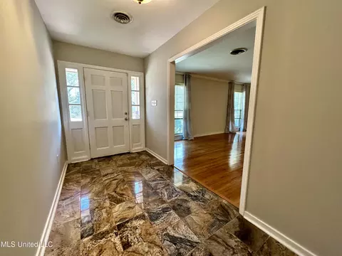 Entry Way - 338 Rollingwood Dr, Jackson, MS 39211 photo 1 of 3