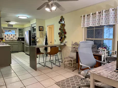 Kitchen - 338 Rollingwood Dr, Jackson, MS 39211 photo 2 of 9