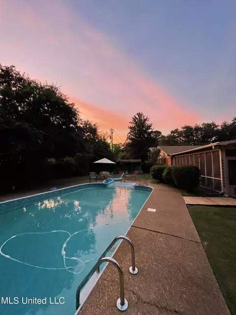Exterior - 338 Rollingwood Dr, Jackson, MS 39211 photo 6 of 7