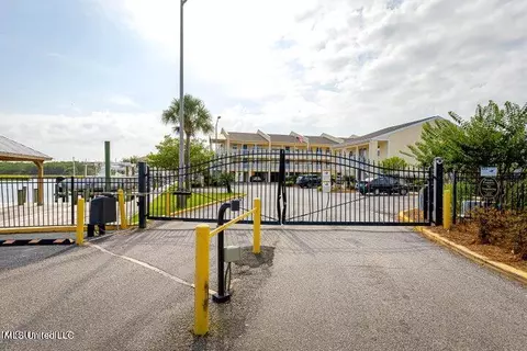 2421 Beachview Dr #B7, Ocean Springs, MS 39564