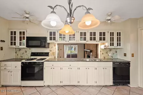 701 Forest Point Dr, Brandon, MS 39047 photo 9