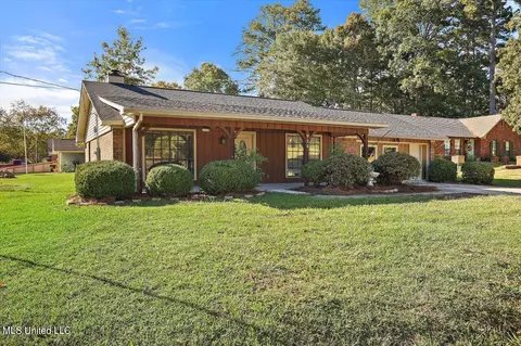 924 S College St, Brandon, MS 39042