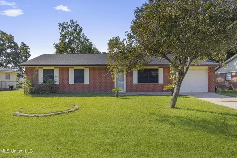 15901 Belmont St, Biloxi, MS 39532