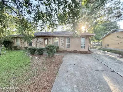 451 3rd Ave, Canton, MS 39046