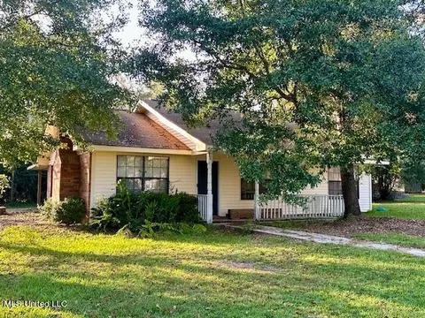101 Greenwood Dr, Carriere, MS 39426