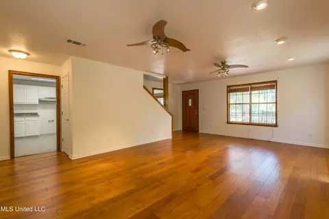 Living - 16601 Mcgregor Rd, Vancleave, MS 39565 photo 2 of 3
