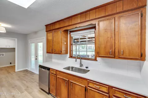 Kitchen - 205 Trace Harbor Rd, Madison, MS 39110 photo 5 of 6