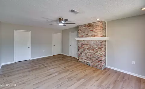 Living - 205 Trace Harbor Rd, Madison, MS 39110 photo 10 of 11