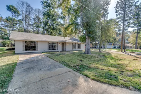 Exterior - 205 Trace Harbor Rd, Madison, MS 39110 photo 6 of 13