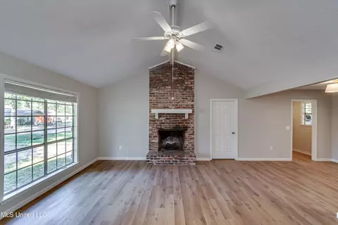 Living - 205 Trace Harbor Rd, Madison, MS 39110 photo 3 of 11