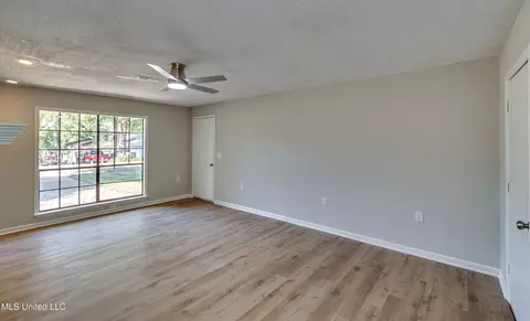 Living - 205 Trace Harbor Rd, Madison, MS 39110 photo 7 of 11