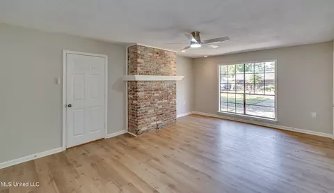 Living - 205 Trace Harbor Rd, Madison, MS 39110 photo 8 of 11