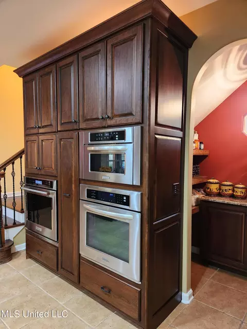 Kitchen - 425 Buck Cv, Hernando, MS 38632 photo 11 of 17