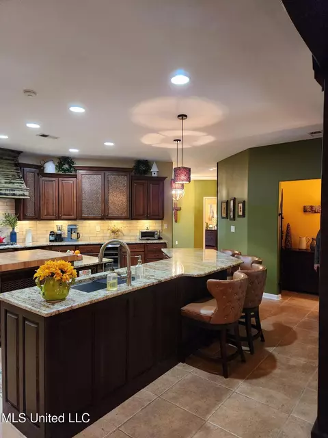 Kitchen - 425 Buck Cv, Hernando, MS 38632 photo 7 of 17