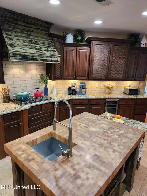 Kitchen - 425 Buck Cv, Hernando, MS 38632 photo 17 of 17
