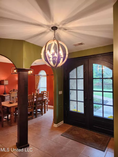 Entry Way - 425 Buck Cv, Hernando, MS 38632 photo 8 of 15