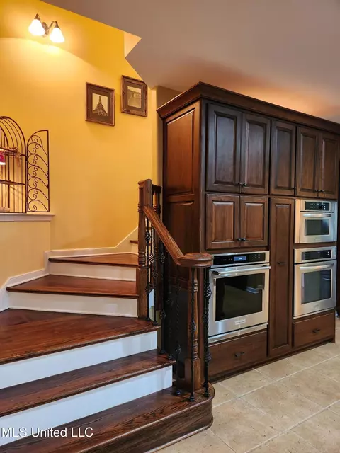 Kitchen - 425 Buck Cv, Hernando, MS 38632 photo 3 of 17
