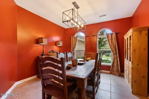 Dining - 425 Buck Cv, Hernando, MS 38632 photo 1 of 4
