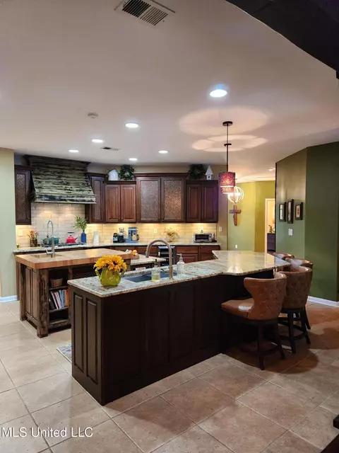 Kitchen - 425 Buck Cv, Hernando, MS 38632 photo 4 of 17
