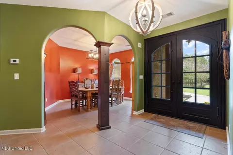 Entry Way - 425 Buck Cv, Hernando, MS 38632 photo 2 of 15