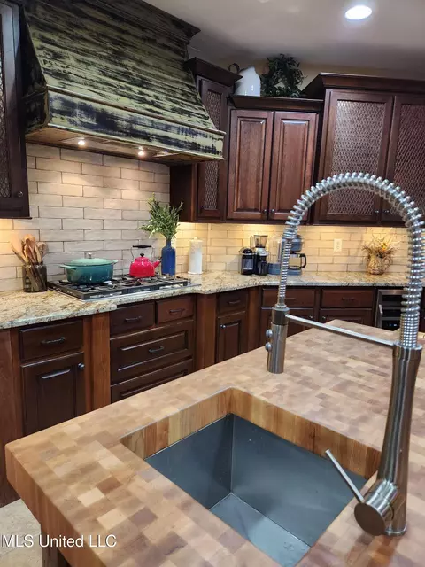 Kitchen - 425 Buck Cv, Hernando, MS 38632 photo 13 of 17