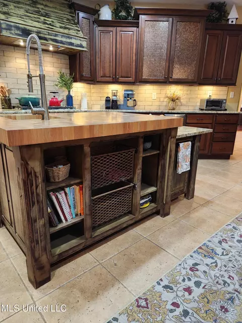 Kitchen - 425 Buck Cv, Hernando, MS 38632 photo 14 of 17