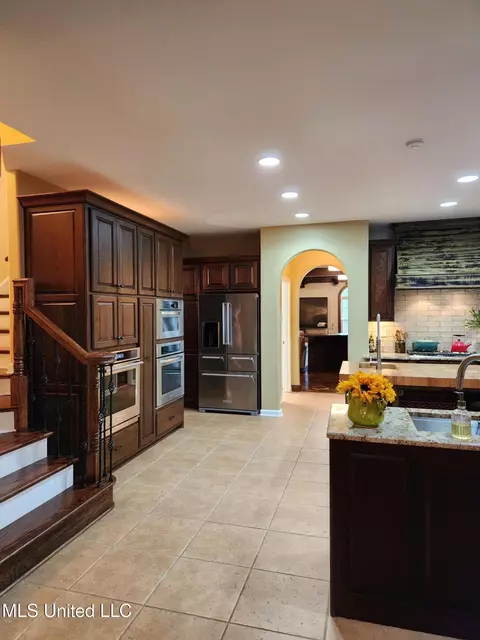 Kitchen - 425 Buck Cv, Hernando, MS 38632 photo 5 of 17