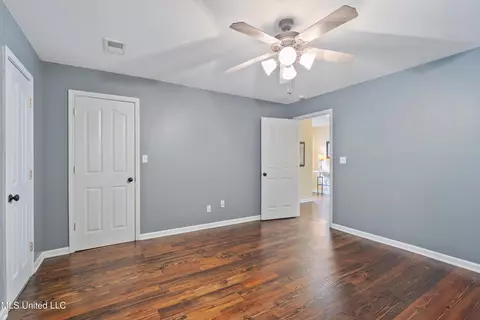 Bedroom - 425 Buck Cv, Hernando, MS 38632 photo 5 of 8