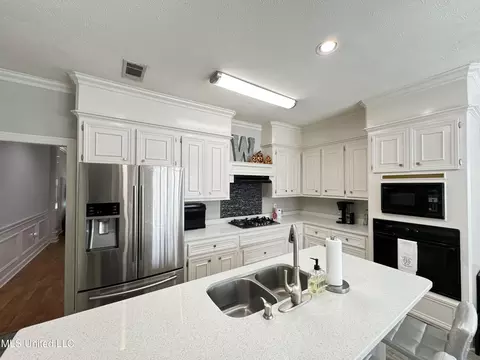 Kitchen - 218 Baytowne, Madison, MS 39110 photo 2 of 4