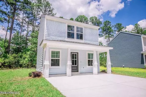 999 Middle Ln, Gulfport, MS 39507