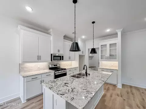 Kitchen - 108 W Sunset Dr, Brandon, MS 39042 photo 2 of 4
