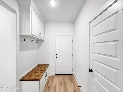 Entry Way - 108 W Sunset Dr, Brandon, MS 39042 photo 2 of 2