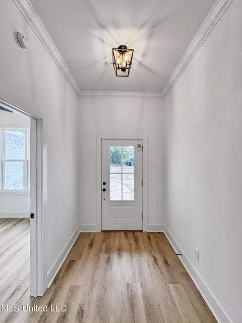 Entry Way - 108 W Sunset Dr, Brandon, MS 39042 photo 1 of 2