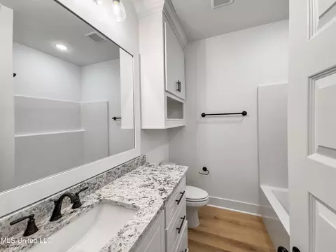 Bath - 108 W Sunset Dr, Brandon, MS 39042 photo 3 of 4