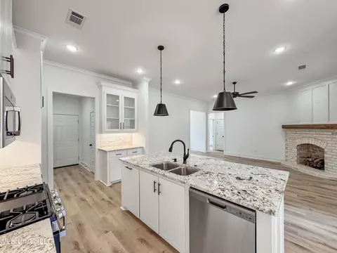Kitchen - 108 W Sunset Dr, Brandon, MS 39042 photo 3 of 4