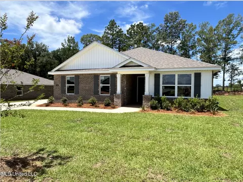 114 Kings Crossing Dr, Lucedale, MS 39452