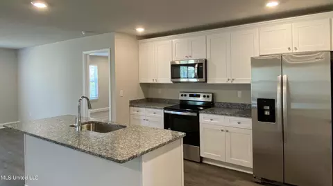 Kitchen - 114 Kings Crossing Dr, Lucedale, MS 39452 photo 2 of 4