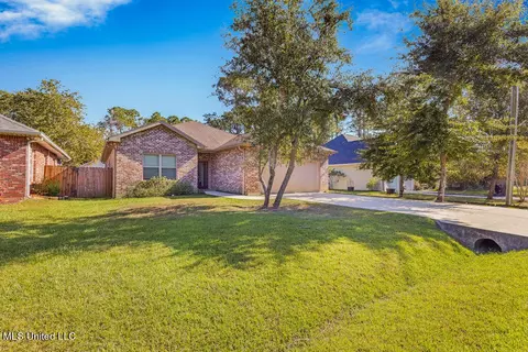 847 Ieke Dr, Diamondhead, MS 39525